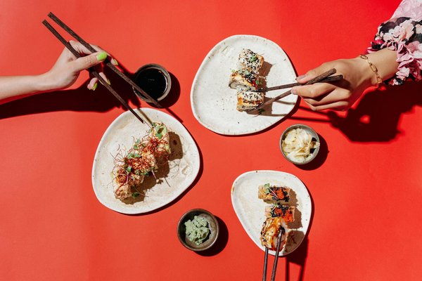 Quelle croisière propose des ateliers de cuisine japonaise avec des chefs locaux?